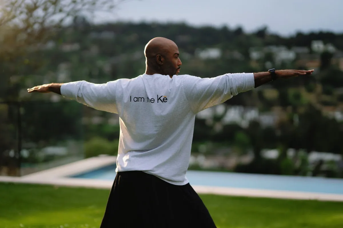 Karamo Brown, AI 디지털 클론 담긴 웰니스 앱 'Kē' 출시