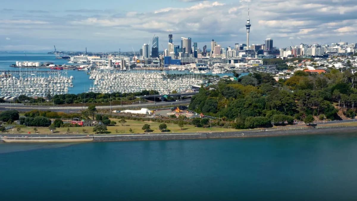 Nadella, NZ 지반 DB에 AI 접목 — 'Azure+Foundry로 엔지니어 의사결정 가속'