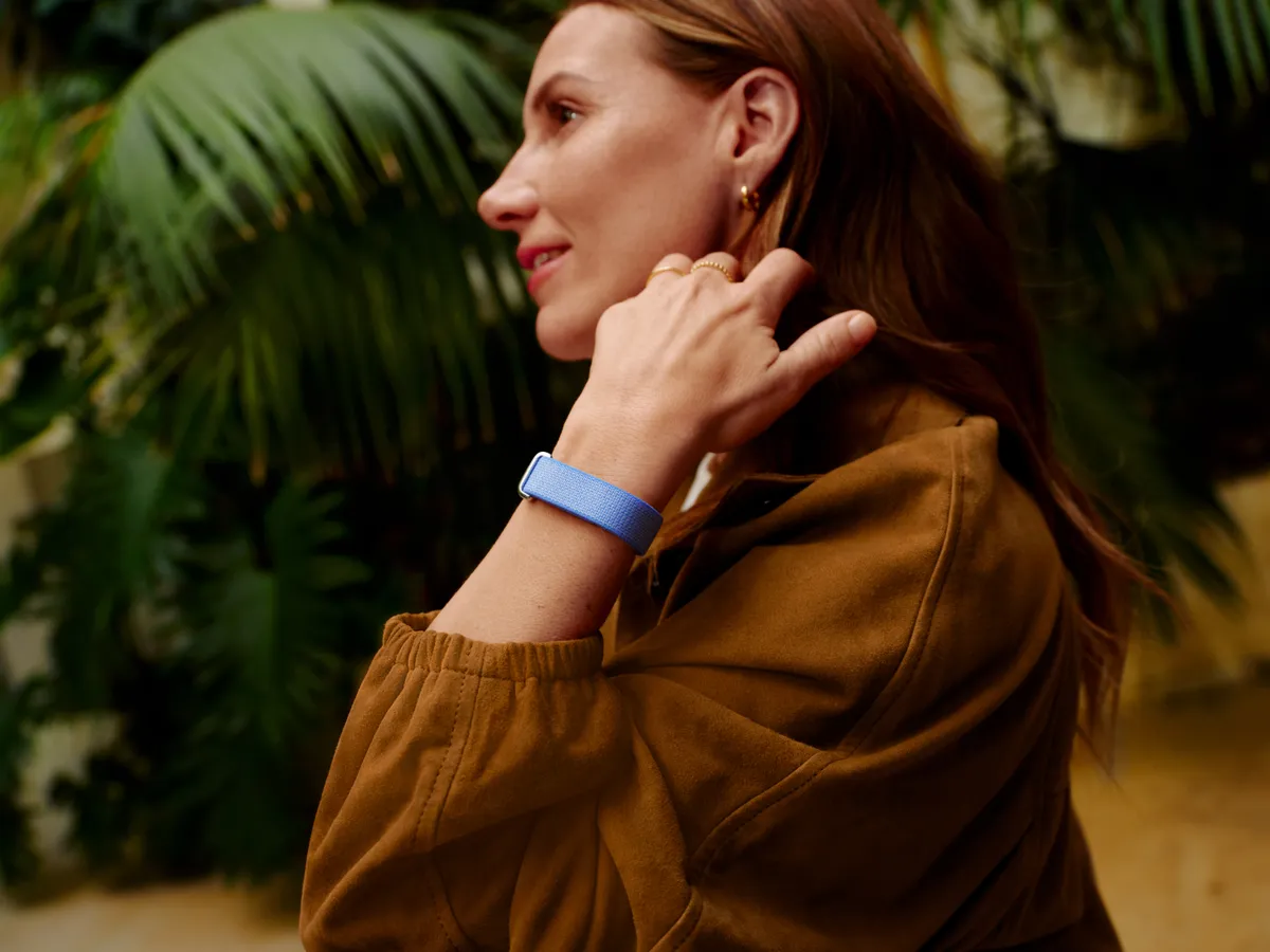 Google Fitbit Air $99 출시 — Whoop 스타일의 스크린리스 밴드